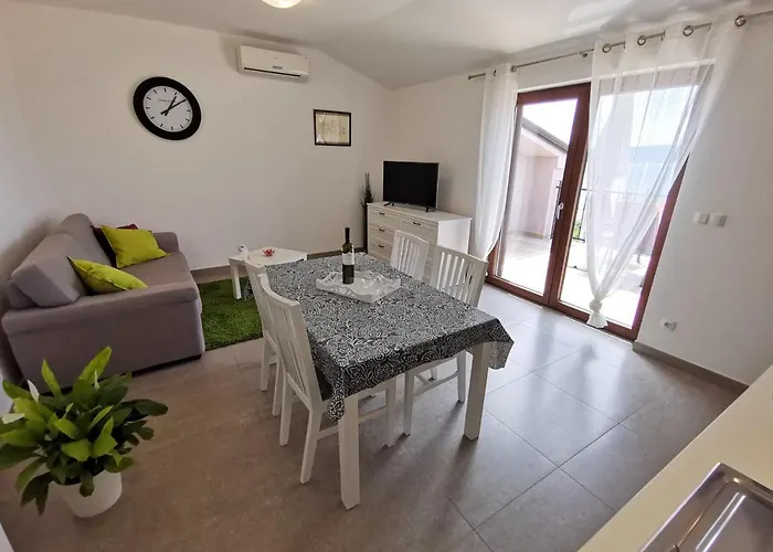 Anton 2 With Terrace And Beautiful Sea View * Crikvenica