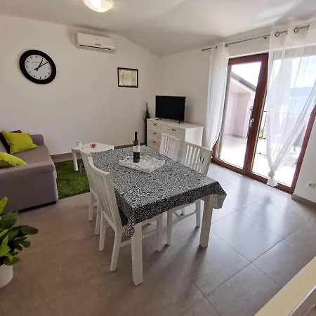 Anton 2 With Terrace And Beautiful Sea View * Crikvenica